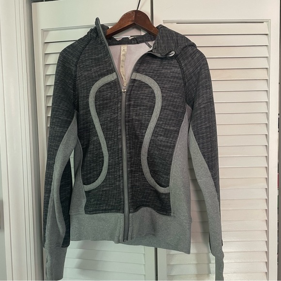 Lululemon Scuba Hoodie size 6 - Picture 2 of 3